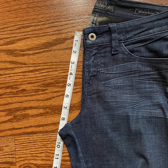 GUESS 1981 LA BRITTNEY SKINNY women’s embellished back pockets distressed jeans - Picture 11 of 13